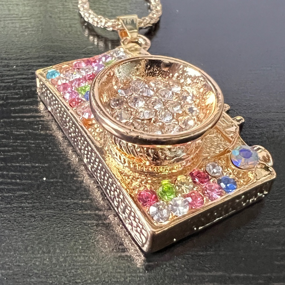 πΈ NWT! Multi Color Rhinestone Camera Necklace - Picture 6 of 7